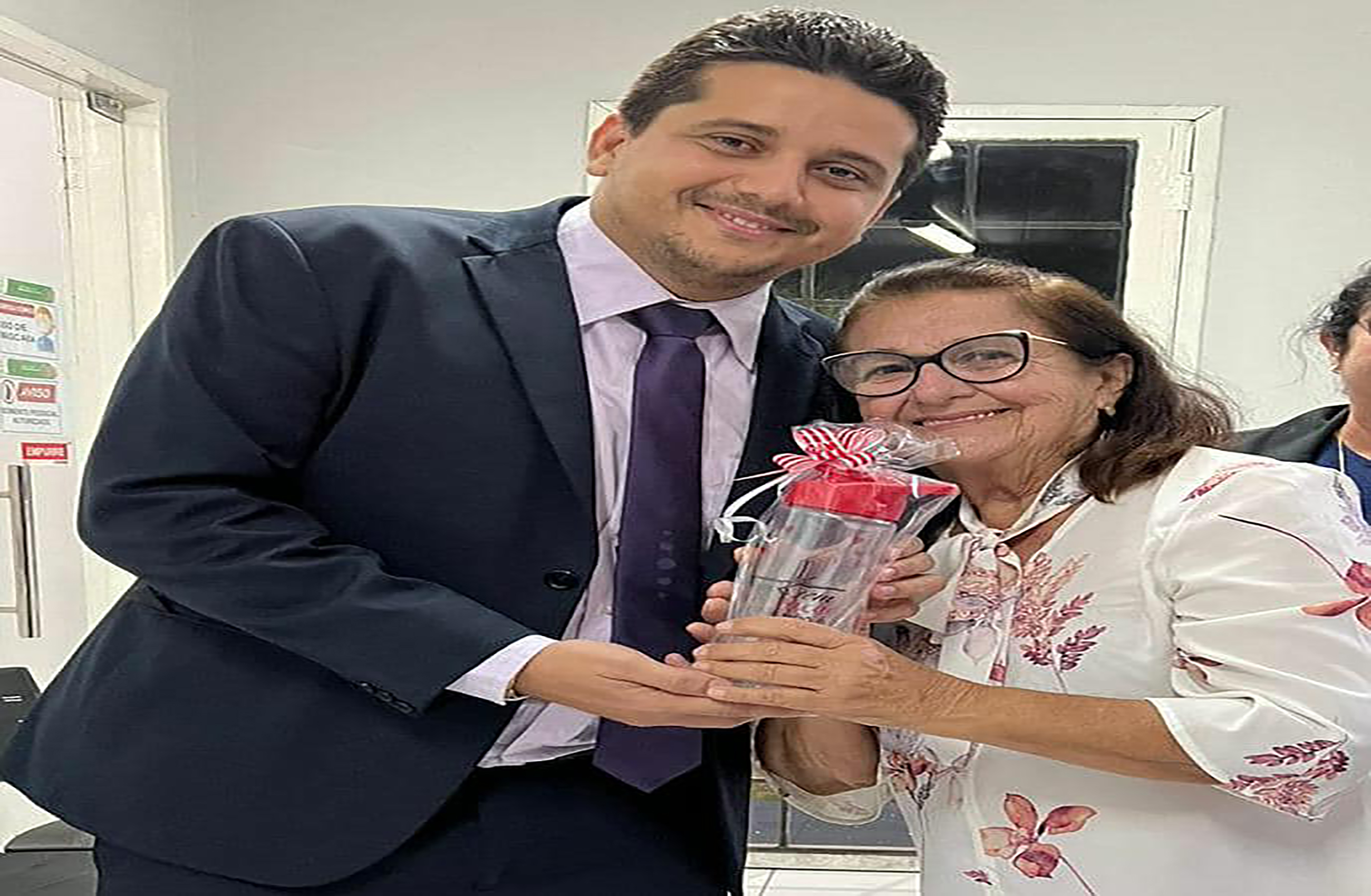 Durante Sessão vereadores homenagearam as mulheres pelo seu dia internacional