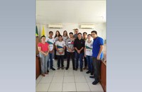 Ver. Júnior Aguiar recepciona alunos de escola municipal em visita à Câmara